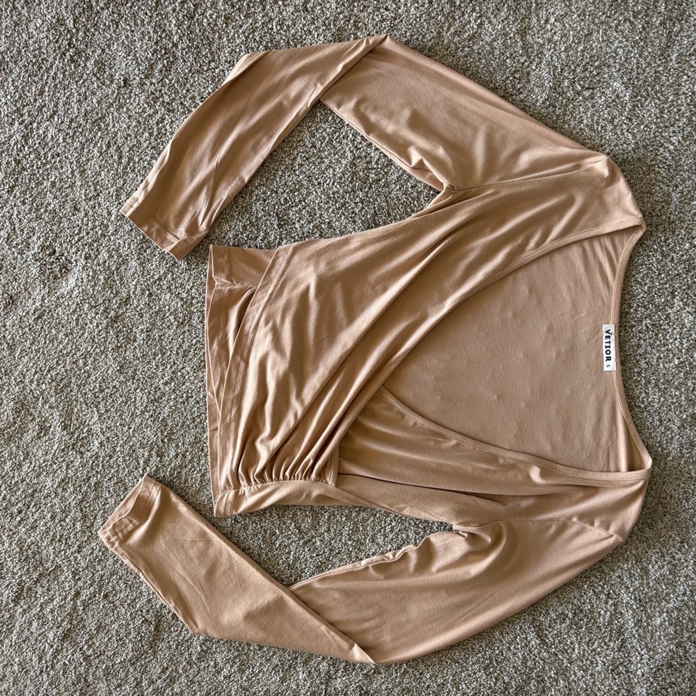 Vetior Tan Wrap Fitted Crop Top Long Sleeve - Picture 8 of 8